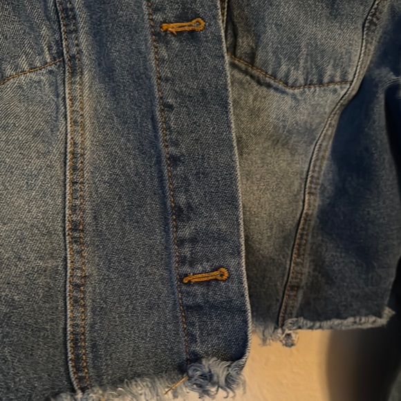 Love Tree Denim Cropped Jacket Size Large ♥️ - Picture 4 of 5